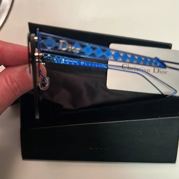 !!!BLUE 3D CHRISTIAN DIOR SUNGLASSES GOPD CONDITION COMES WITH DUST CLOTH CASE